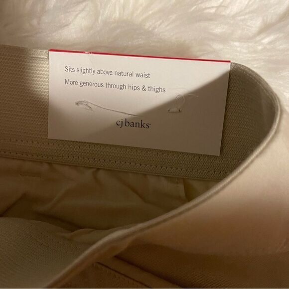 CJ Banks Classic Fit Khaki Short | SZ 20W - Picture 7 of 11